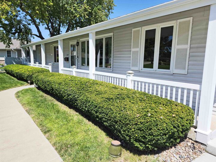 Property Photo: 129 E Parkway NE 68601