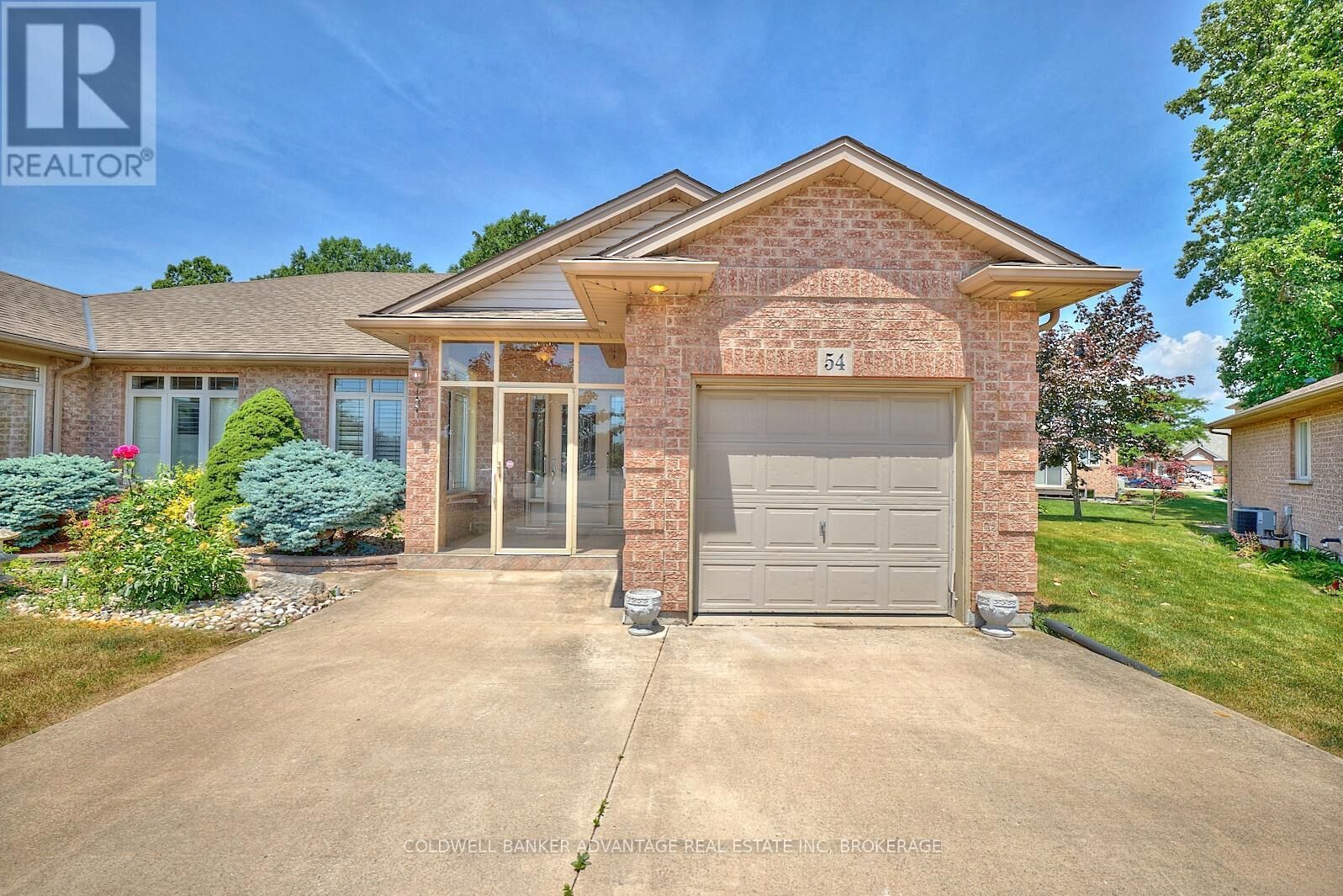 Photo de la propriété: 54 Bridgewater Court ON L3C 7M6