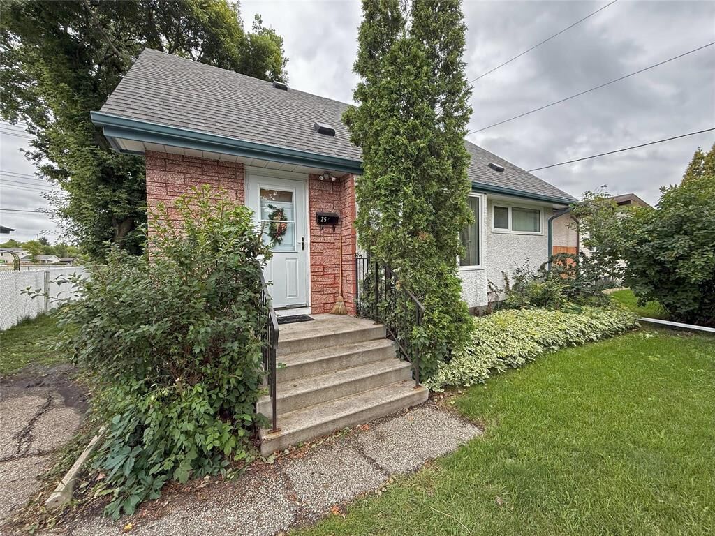 Property Photo:  25 Jubinville Bay  MB R2J 2A4 