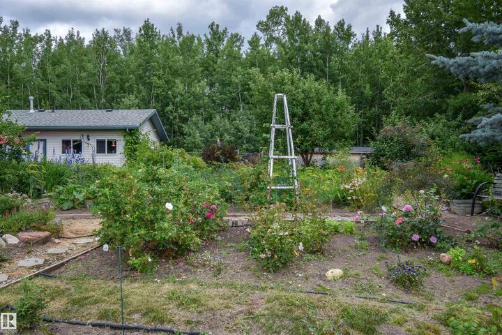 Property Photo:  1, 54429 Ste. Anne Trail  AB T0E 0A0 