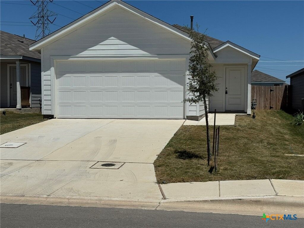 Property Photo:  