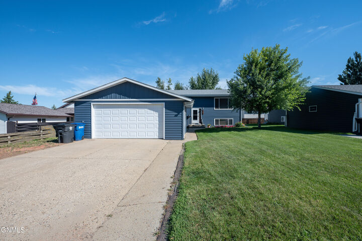978 24th Street W  Dickinson ND 58601 photo