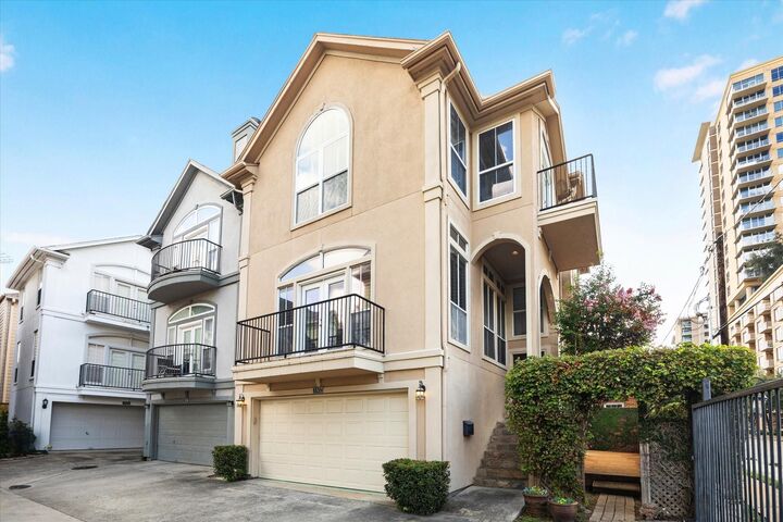 Property Photo:  3302 W Dallas Street  TX 77019 