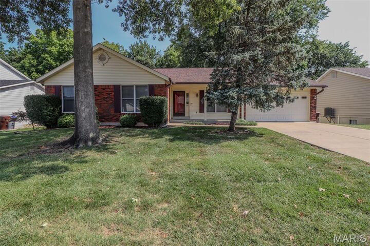 1076 Shallowbrook Drive  St Peters MO 63376 photo