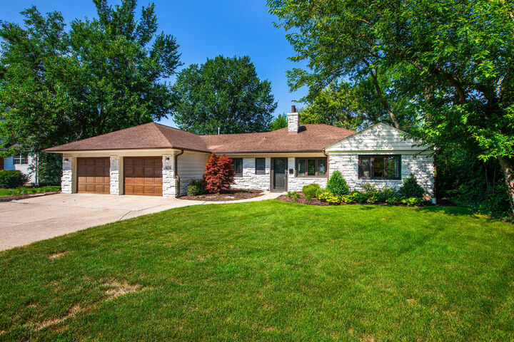 Property Photo:  404 S York Street  IL 60126 