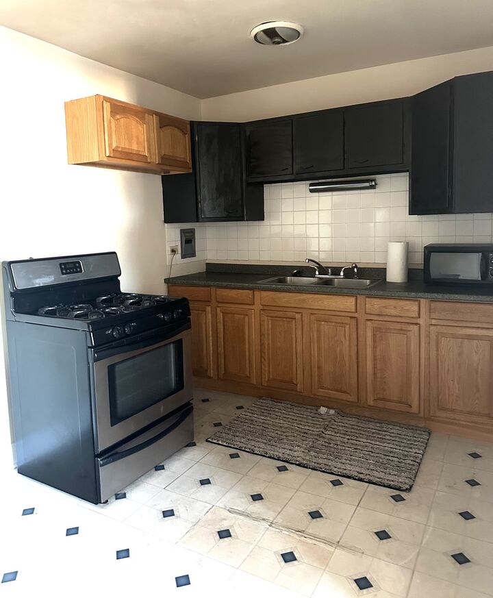Property Photo: 2411 W Balmoral Avenue 3G IL 60625