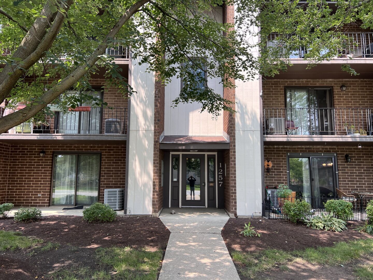 Property Photo: 1257 Chalet Road 100 IL 60563