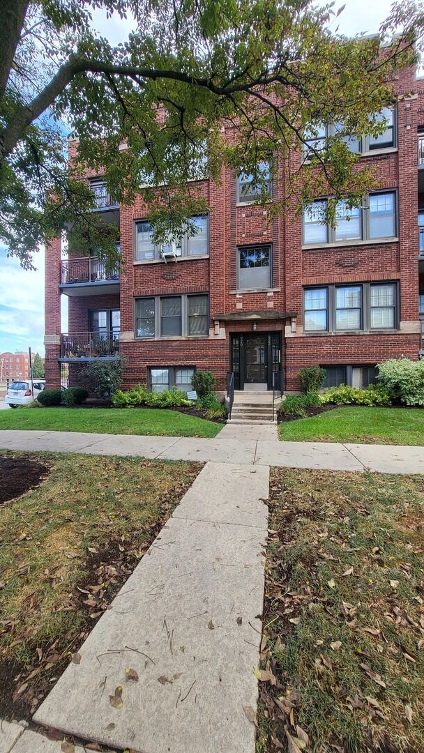 Property Photo:  920 Wesley Avenue 1  IL 60304