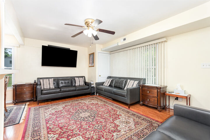 Property Photo: 1400 N Glen Circle C IL 60506