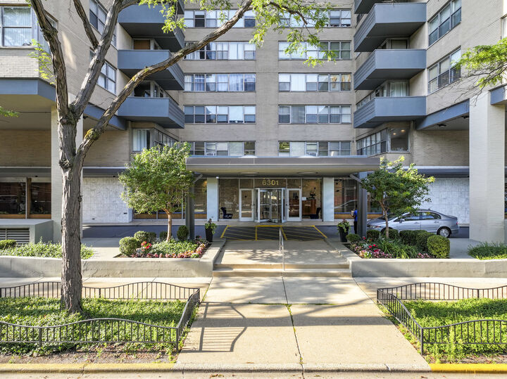6301 N Sheridan Road 11R  Chicago IL 60660 photo