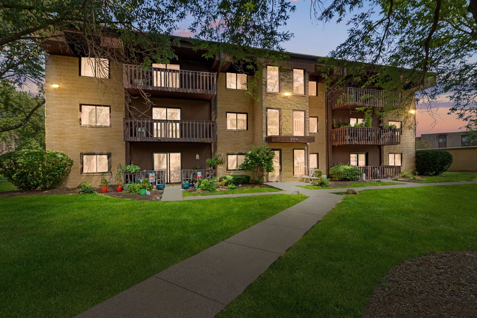 Property Photo:  3119 Ingalls Avenue 2A  IL 60435 