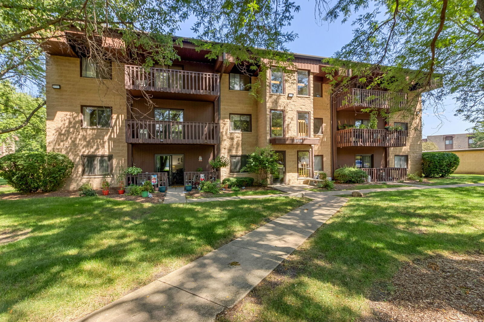 Property Photo: 3119 Ingalls Avenue 2A IL 60435