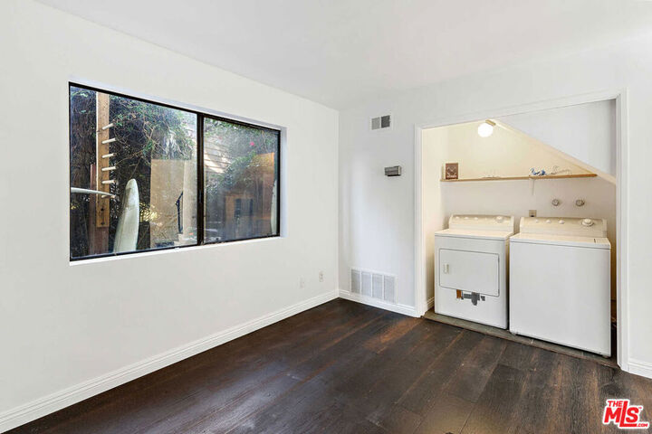 Property Photo:  29231 Heathercliff Road 3  CA 90265 