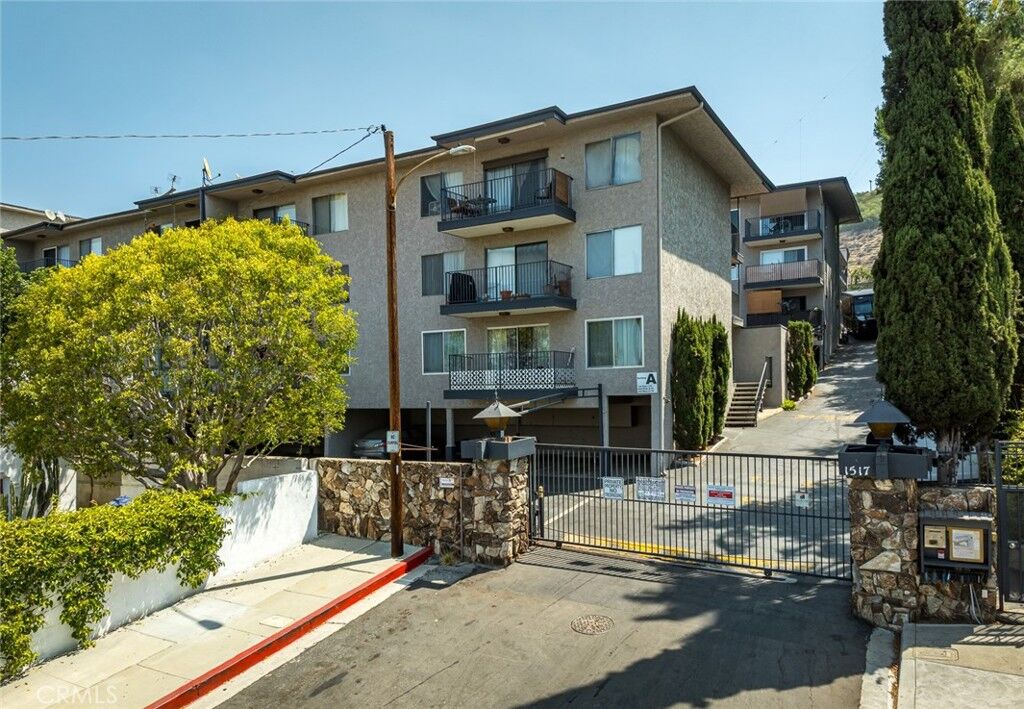 Property Photo:  1517 E Garfield Avenue 50  CA 91205 