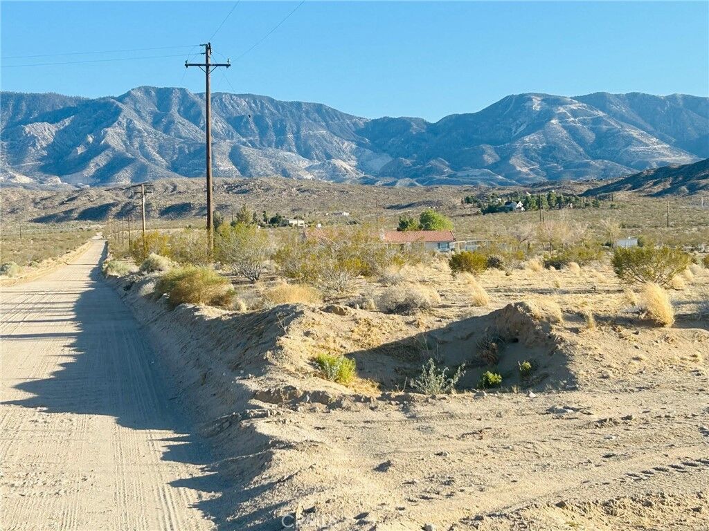 Property Photo: 9 Midway Ave CA 92356
