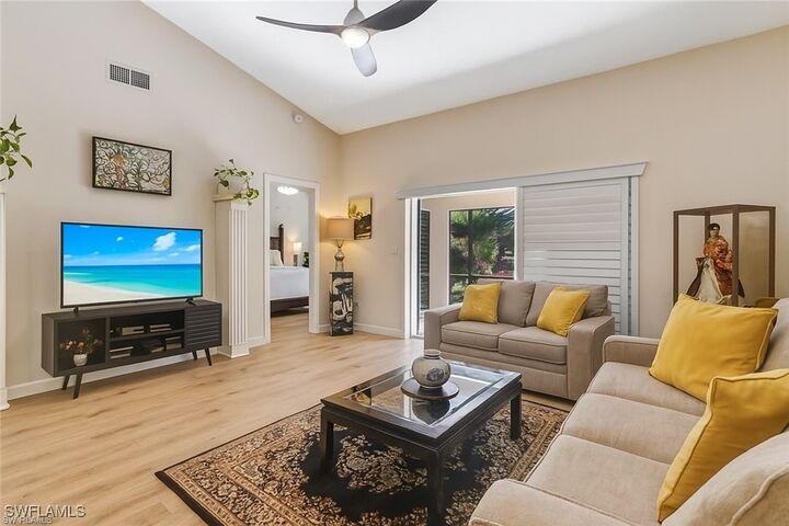 Property Photo:  526 Saint Andrews Boulevard 18  FL 34113