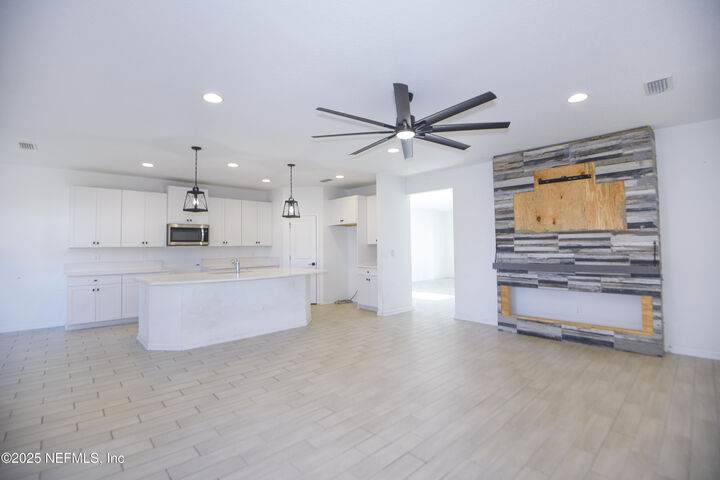Property Photo: 192 Barbosa Trail FL 32095