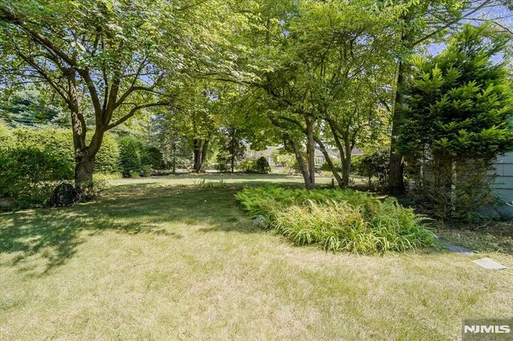 Property Photo:  427 Grandview Avenue  NJ 07481 