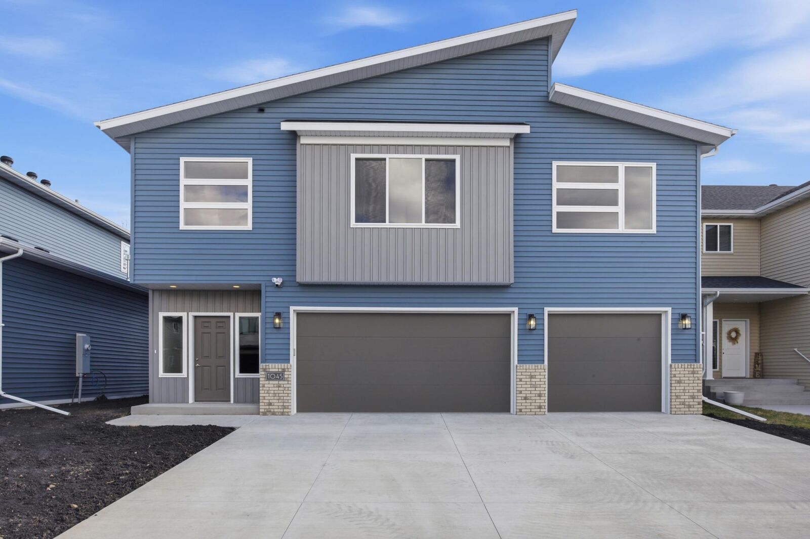 Property Photo:  1045 61st Avenue W  ND 58078 