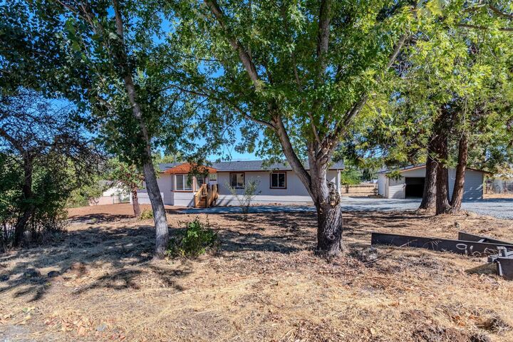 Property Photo:  6527 Tolo Road  OR 97502 