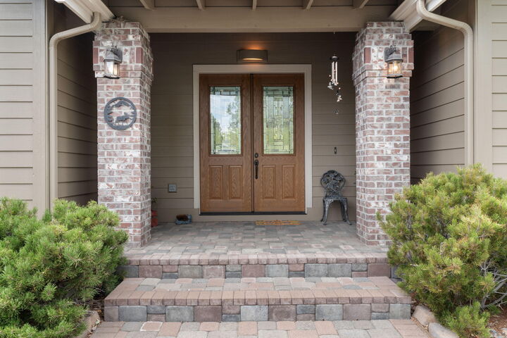 Property Photo:  909 Willet Lane  OR 97756 