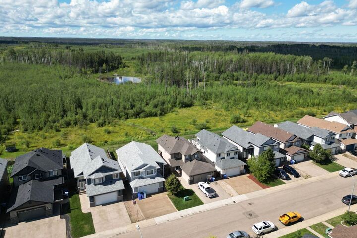 Property Photo:  457 Walnut Crescent  AB T9K 0W3 