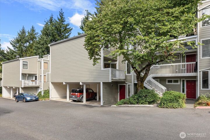Property Photo:  10016 NE 124th Place 108  WA 98034 