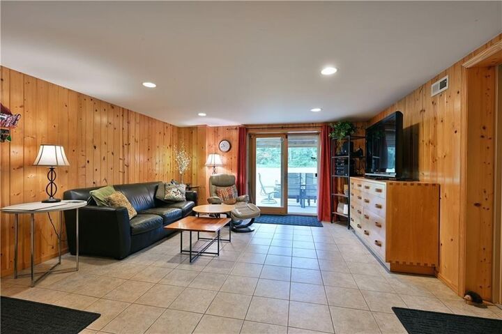 Property Photo:  