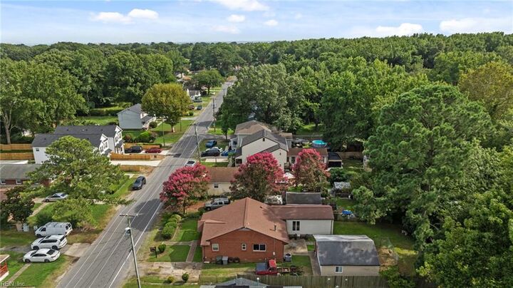 Property Photo: 547 Greenbriar Ave VA 23661