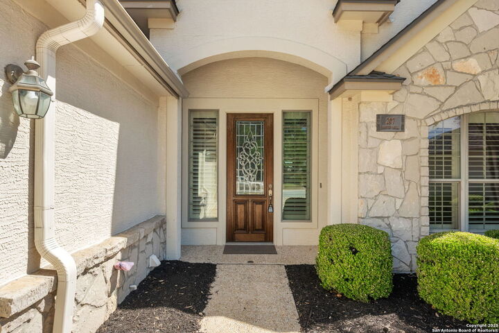Property Photo: 207 Garden Hl TX 78260