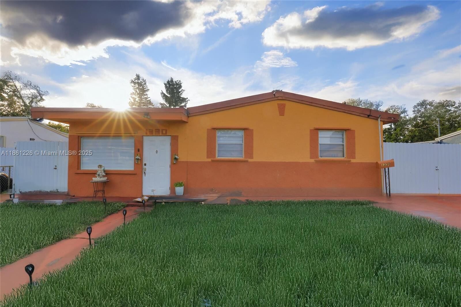 Property Photo:  1330 N 69th Ave  FL 33024 