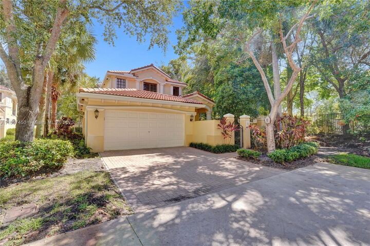 Property Photo:  