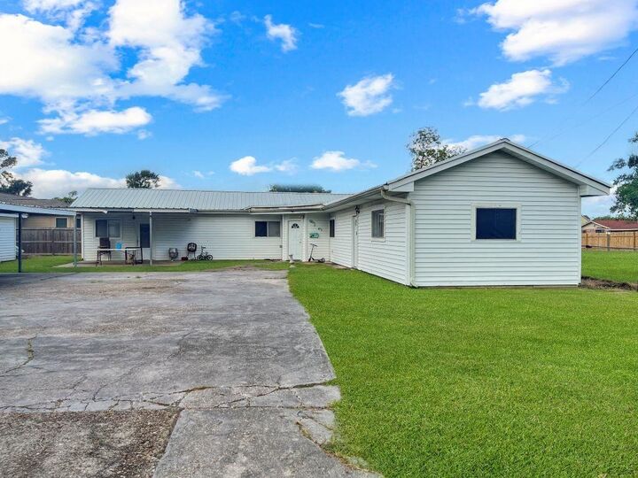 Property Photo:  910 8th Avenue  LA 70601