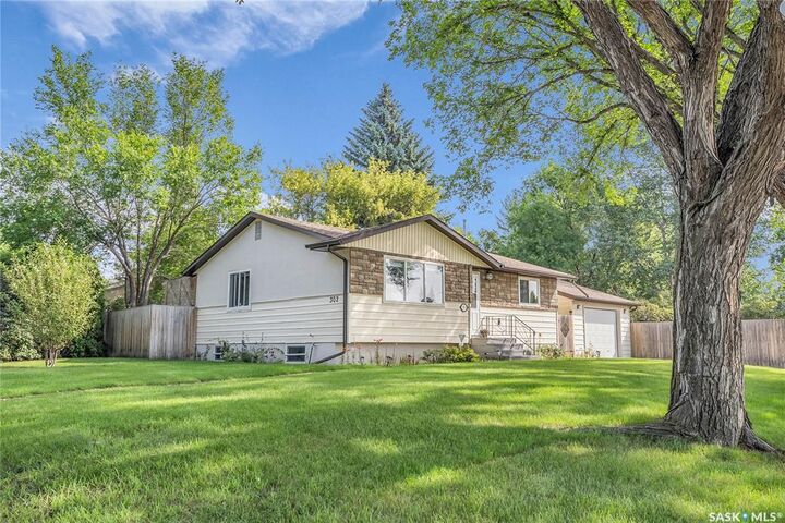 Property Photo:  302 Ottawa Avenue N  SK S7L 3P1 