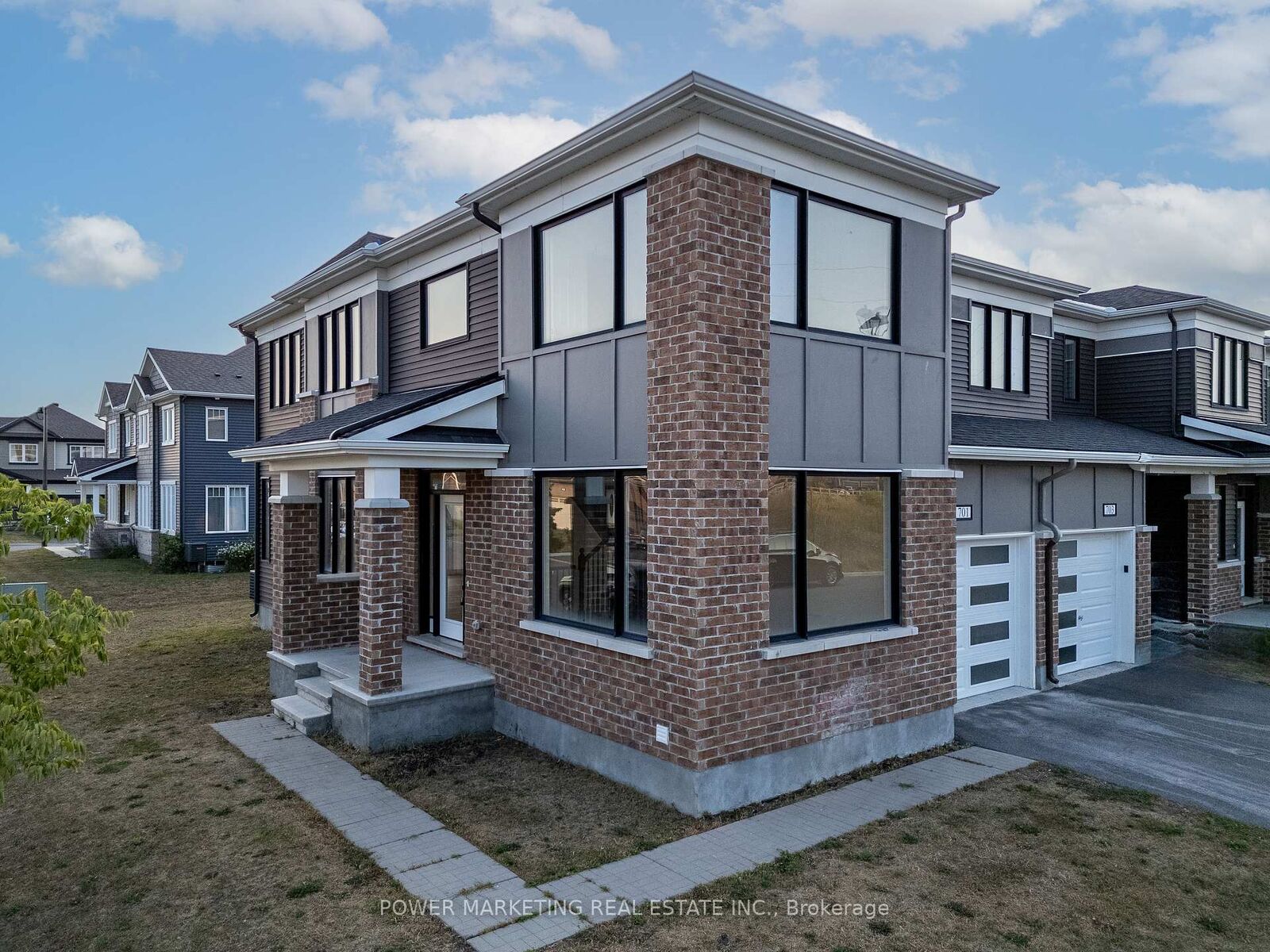 Property Photo: 701 Megrez Way ON K2J 6S9