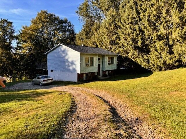 Property Photo:  50 Wanda Way  PA 15656 