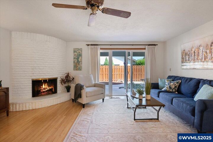 Property Photo: 1975 Banyan Ct NW OR 97304