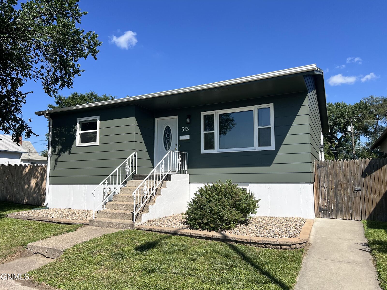 Property Photo:  313 9th Street S  ND 58504 