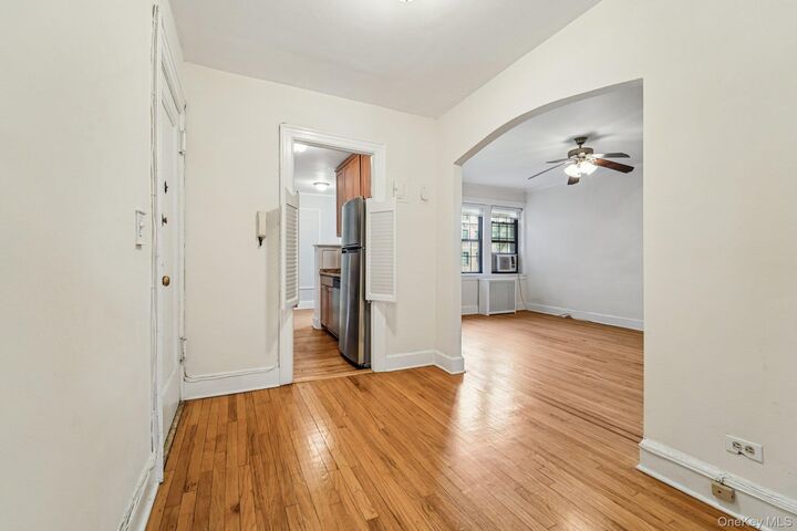 Property Photo: 23 Old Mamaroneck Road Unit #2E NY 10605
