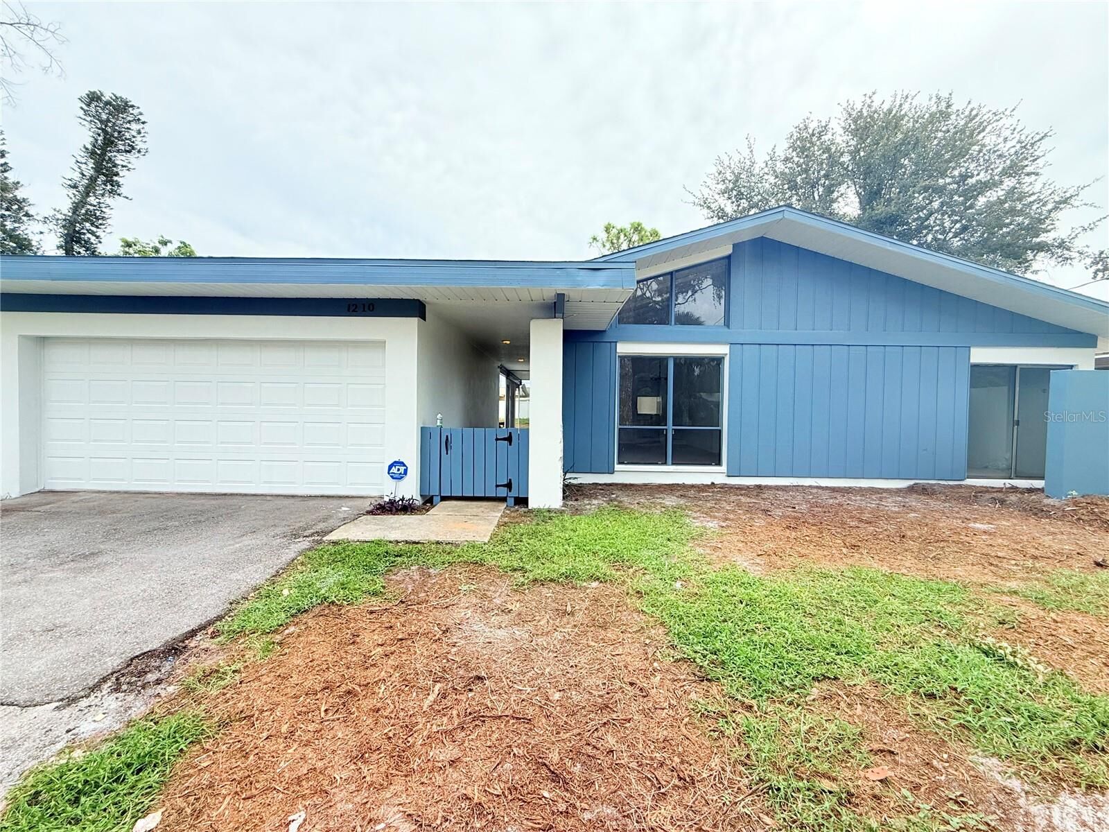 Property Photo: 1210 Alcazar Way S FL 33705