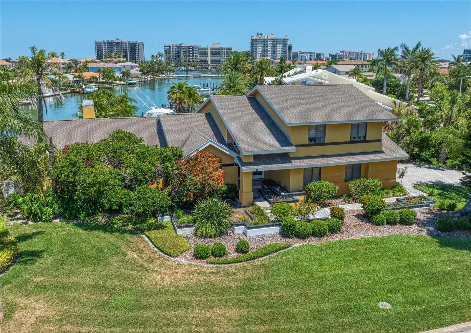 Property Photo: 309 Belle Isle Avenue FL 33786