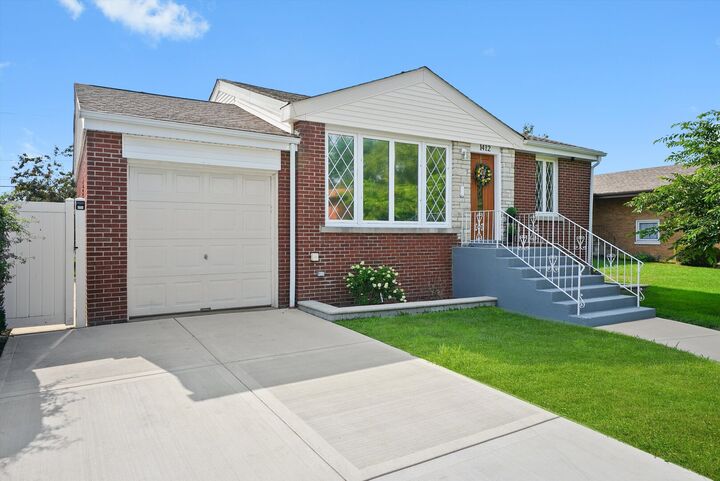 Property Photo: 1412 Balmoral Avenue IL 60154