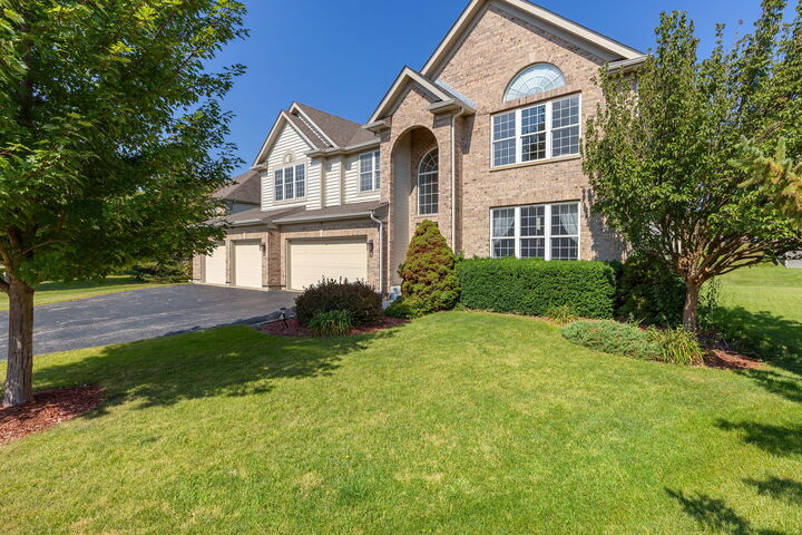 Property Photo:  3 Barton Creek Court  IL 60156 