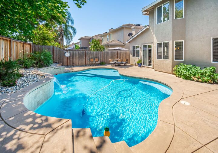 Property Photo:  637 Twinwood Loop  CA 95678 