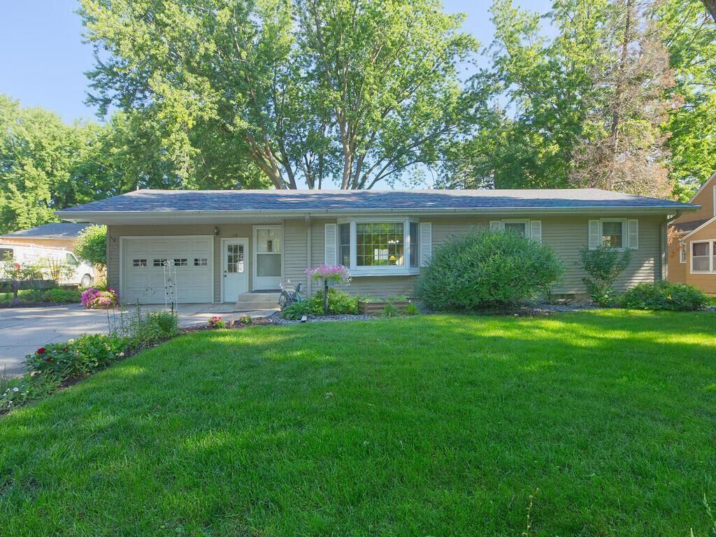 Property Photo:  116 Fairlawn Avenue E  MN 55395 