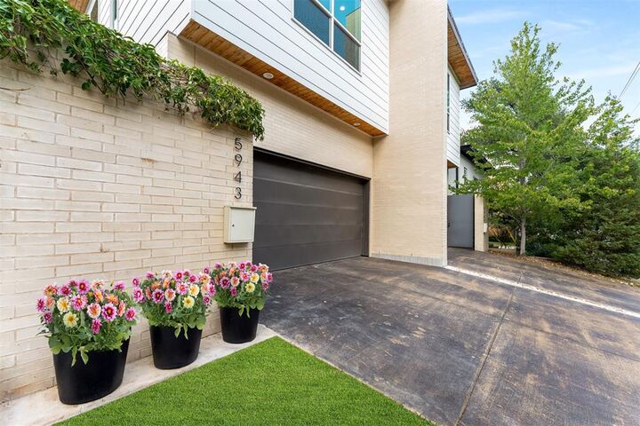 Property Photo: 5943 Oram Street TX 75206