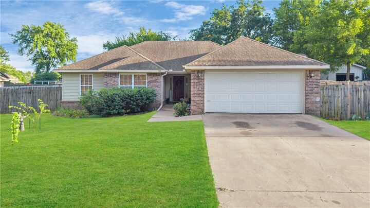 Property Photo:  303 E Center Street  AR 72753 