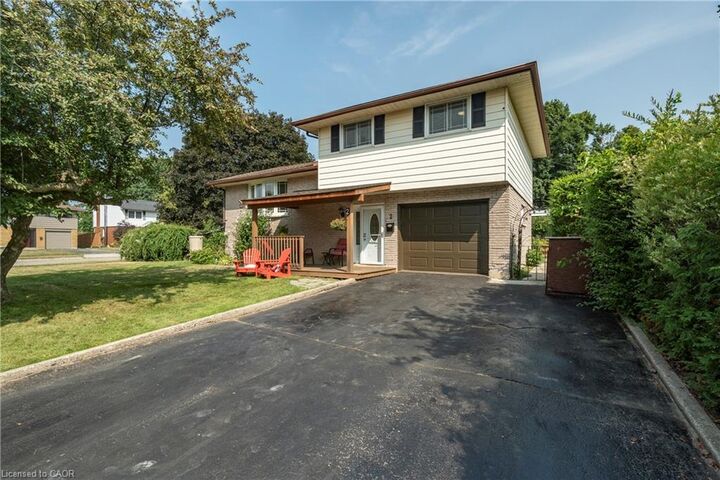 Property Photo:  2 Lester Place  ON N1R 2P9 