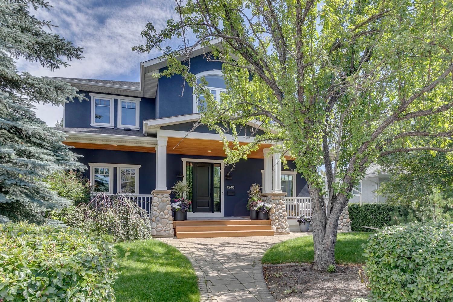 Property Photo:  1240 20 Street NW  AB T2N 2K4 