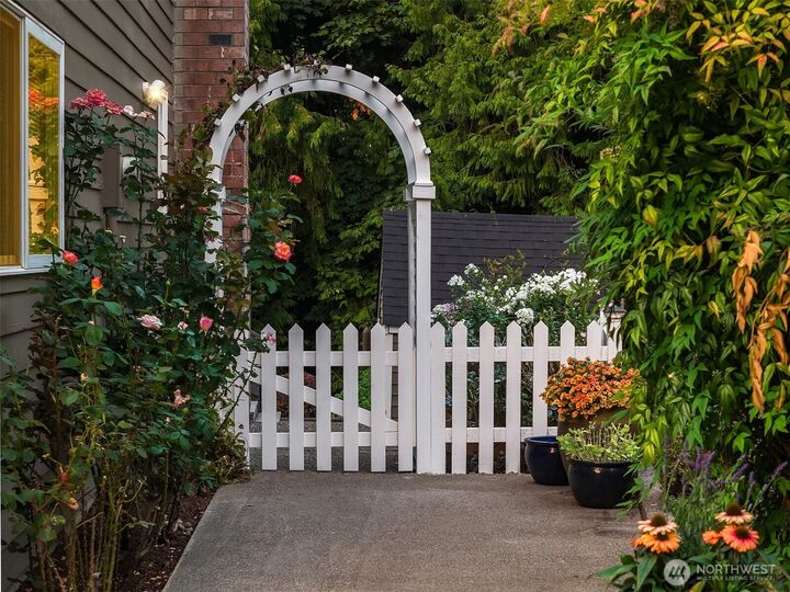 Property Photo: 18232 SE 43rd Court WA 98027
